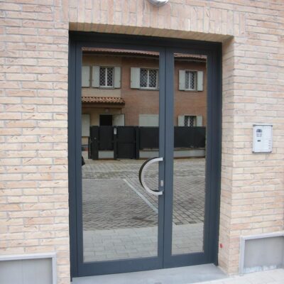 Produzione porte e portoni in ferro Modena