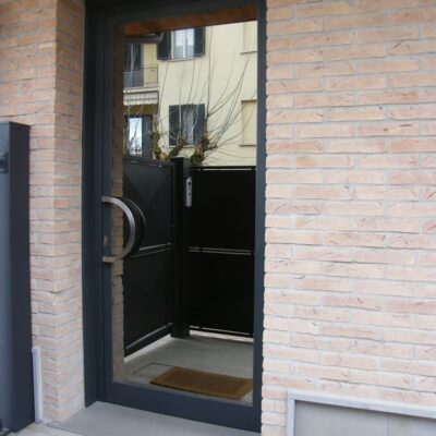 Produzione porte e portoni in ferro Modena