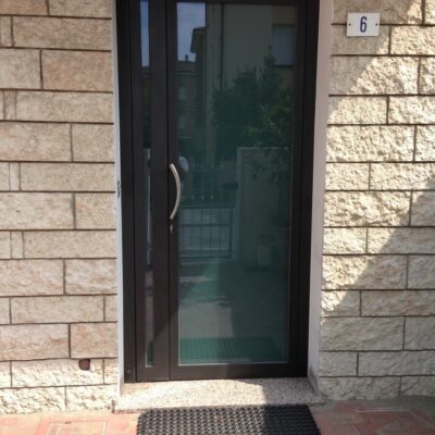 Produzione porte e portoni in ferro Modena